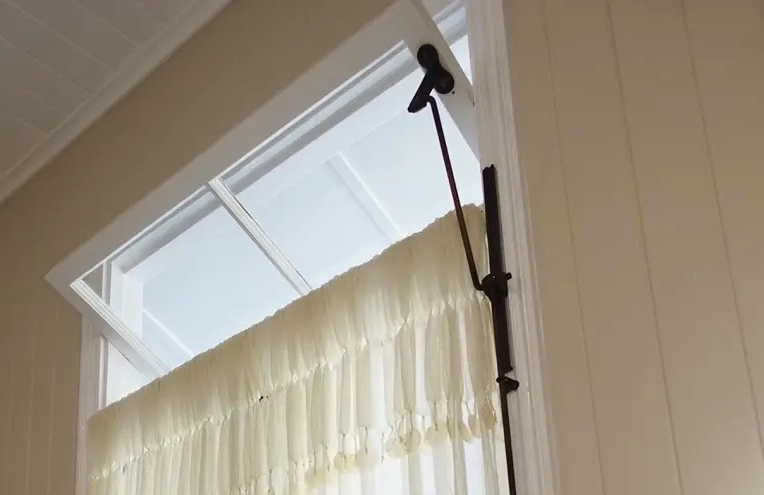 1641977385790741.jpg Fanlight-window-1.jpg